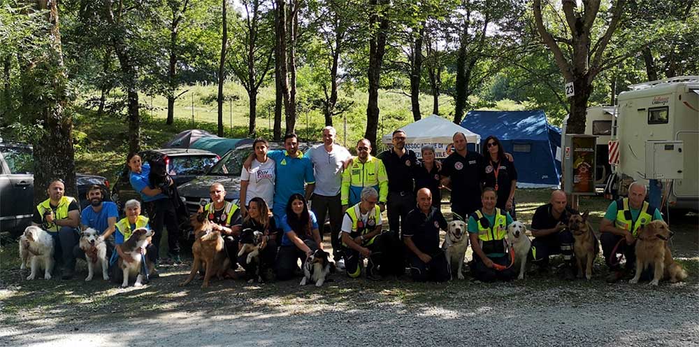 Foto di gruppo Unità cinofila da soccorso (UCS)